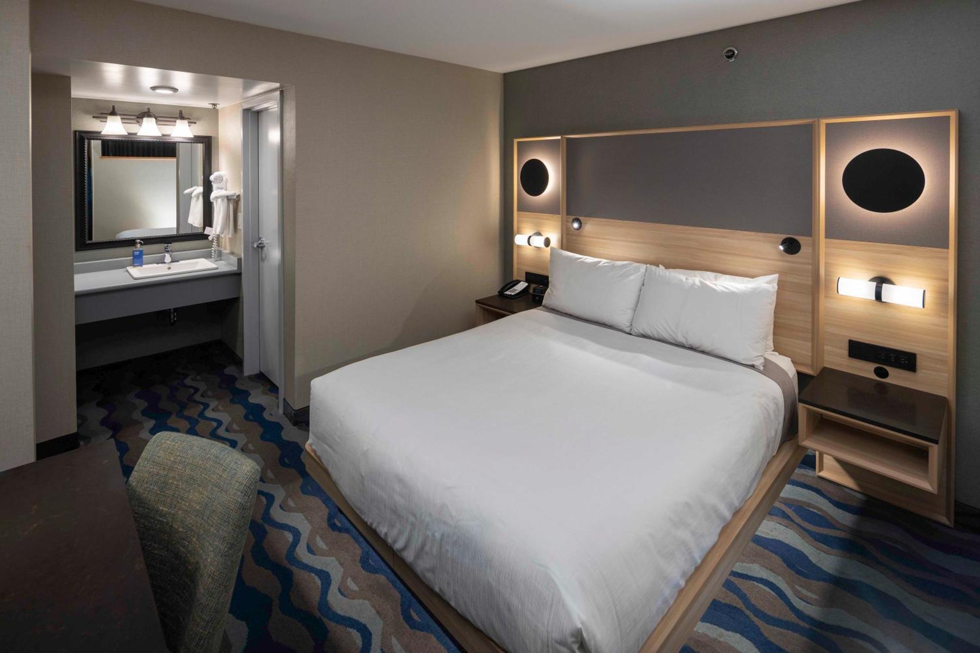 Accent Inns Vancouver Airport Ричмънд Екстериор снимка