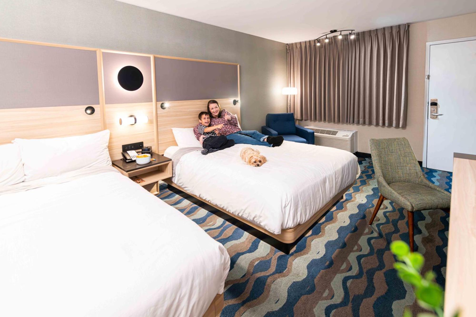 Accent Inns Vancouver Airport Ричмънд Екстериор снимка