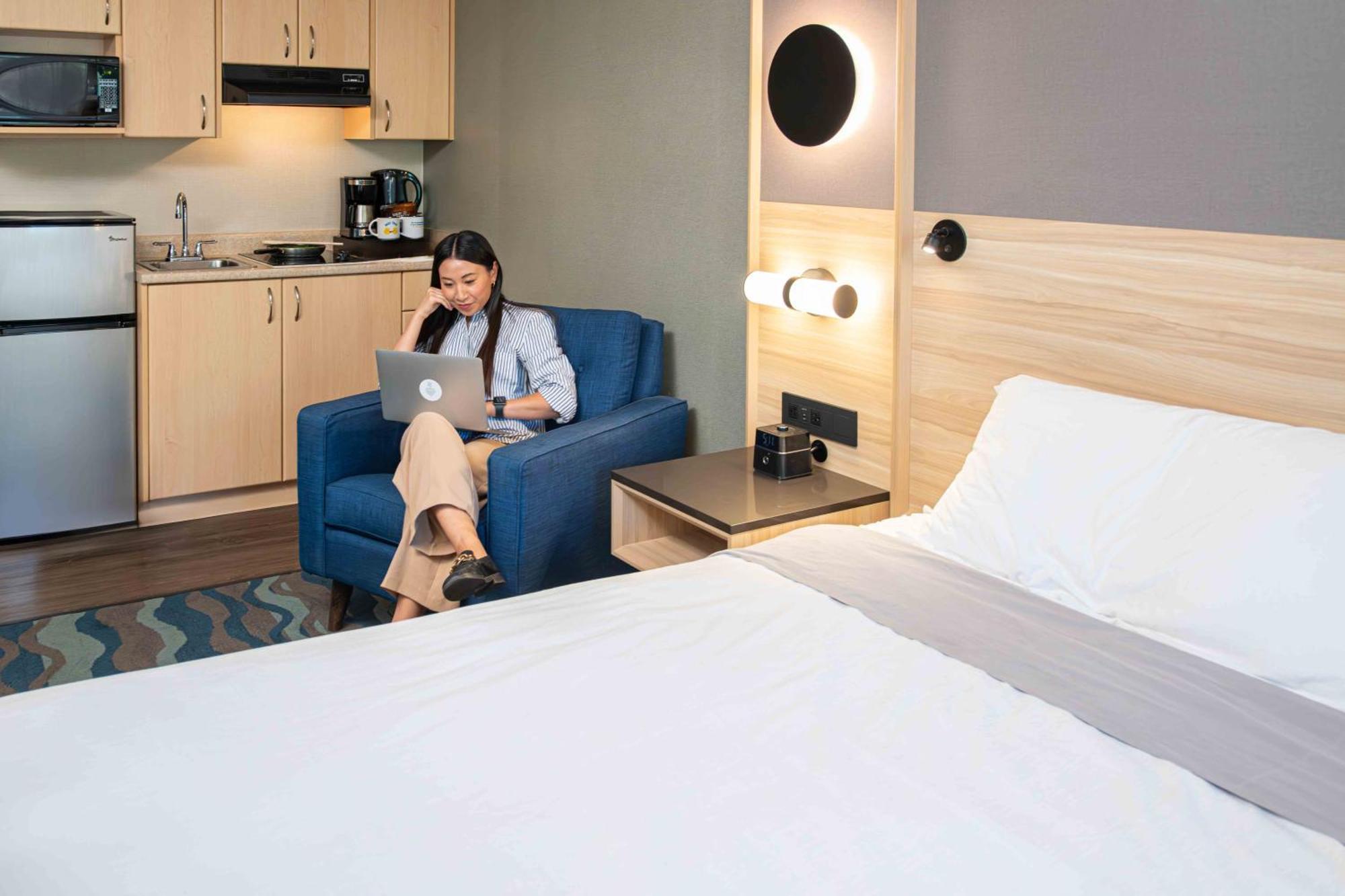 Accent Inns Vancouver Airport Ричмънд Екстериор снимка
