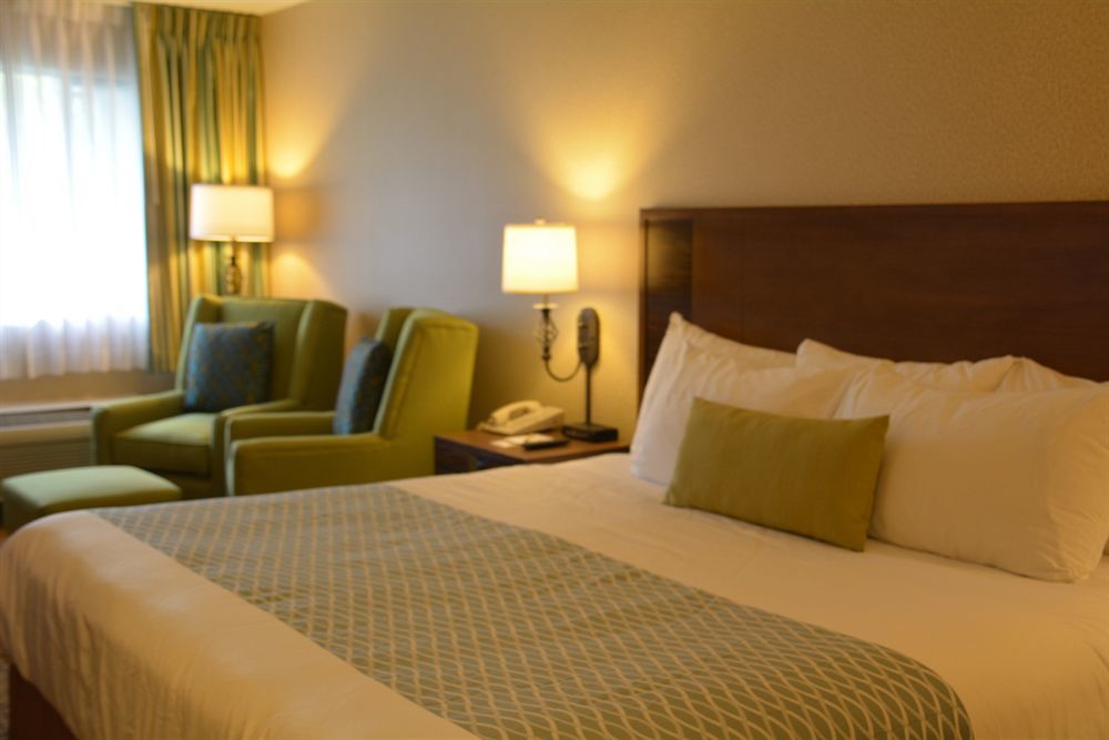 Accent Inns Vancouver Airport Ричмънд Екстериор снимка
